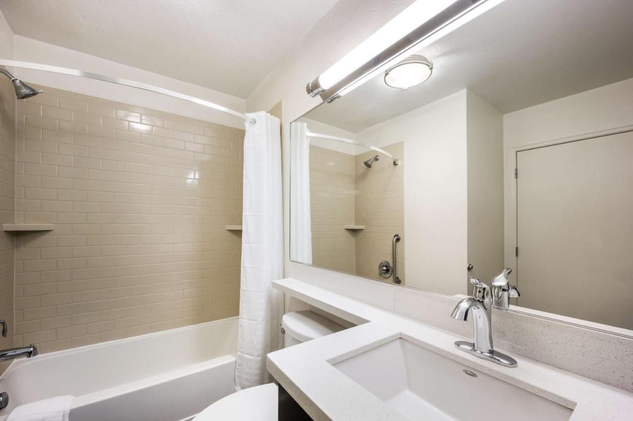 Sonesta Simply Suites Boston Braintree Exterior photo