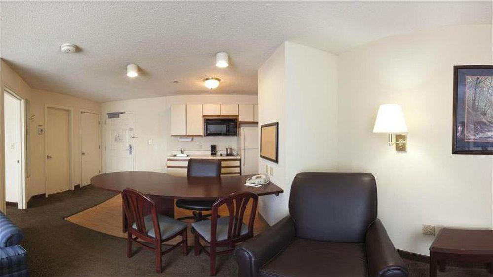 Sonesta Simply Suites Boston Braintree Exterior photo