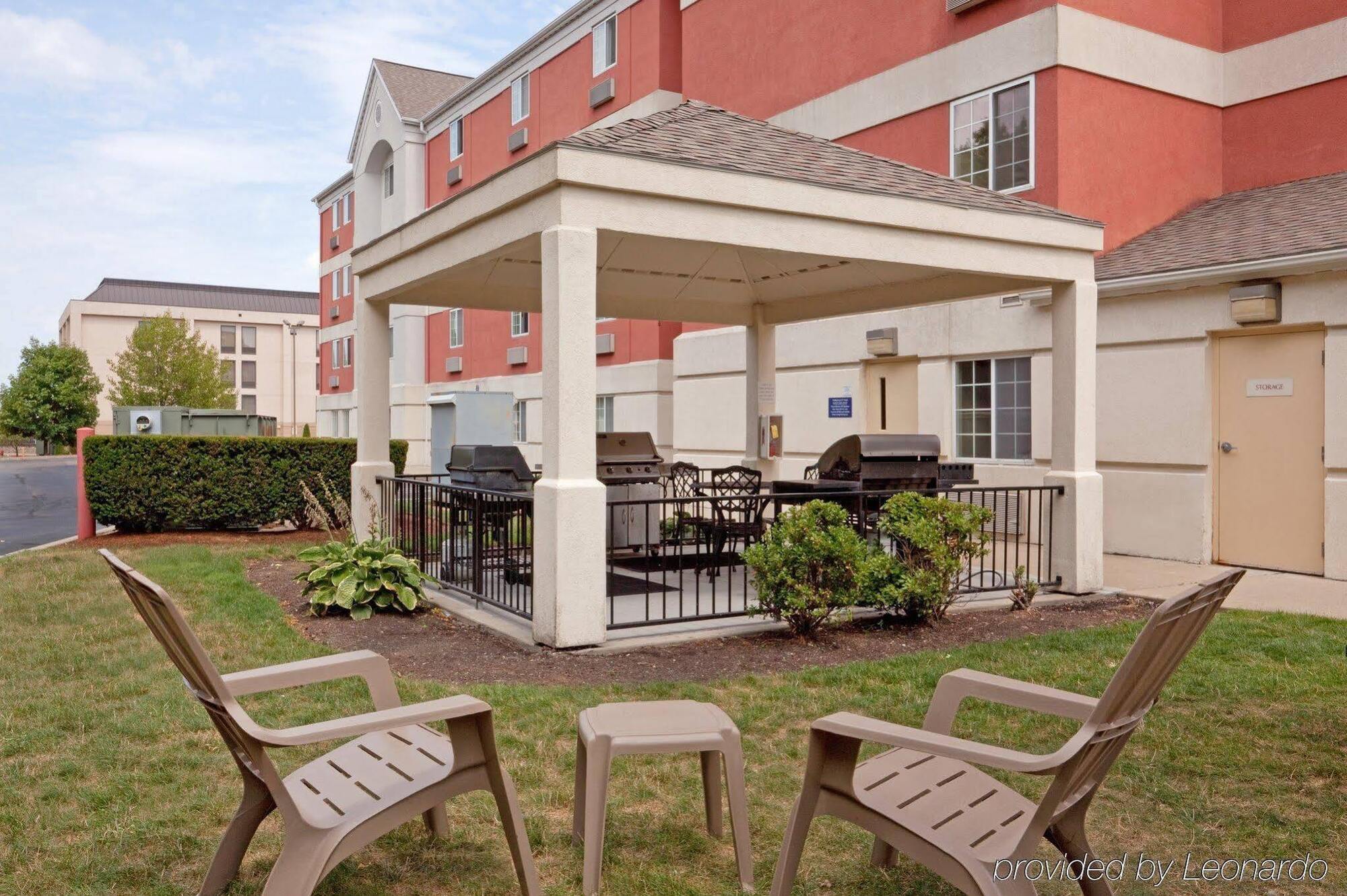 Sonesta Simply Suites Boston Braintree Exterior photo